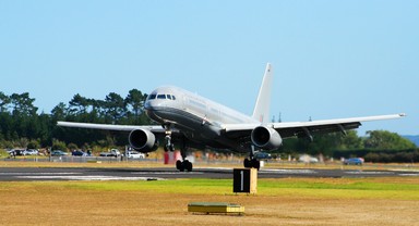 Frank Wan; The Landing Second; Taken at Royal NZ Air Force Open Day, Boeing 757 landed at Whenuapai airforce base, 3 Mar 2007