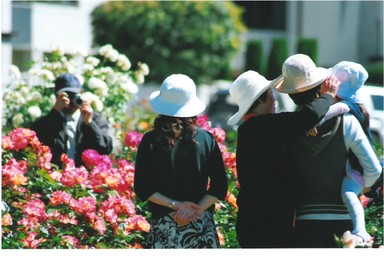 Elle Jackson Cohen;Family Photo in a rose Garden