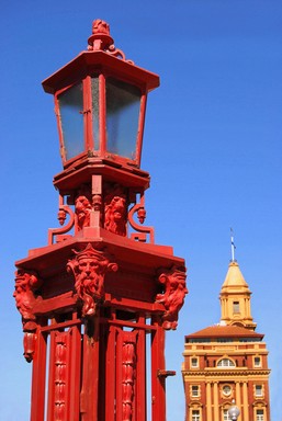 Birgitt Gaszikowski;City Impressions;Street lantern and Ferry Building