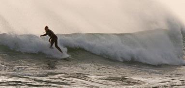 Steve Harper; Surfing; Windy day at Piha