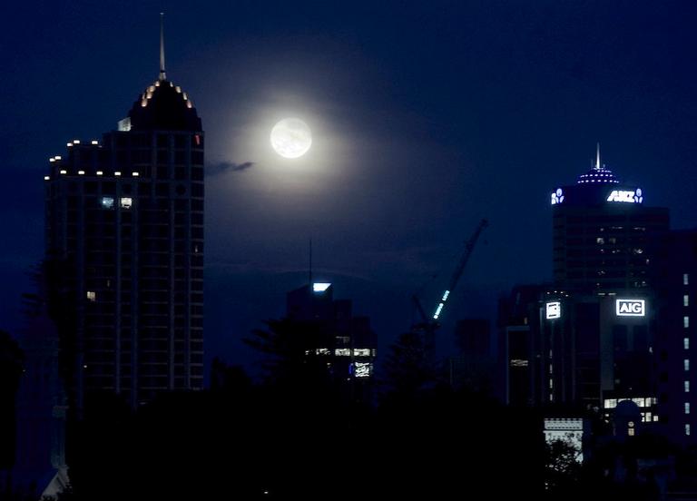 Paul Craze;Moon Over Auckland City