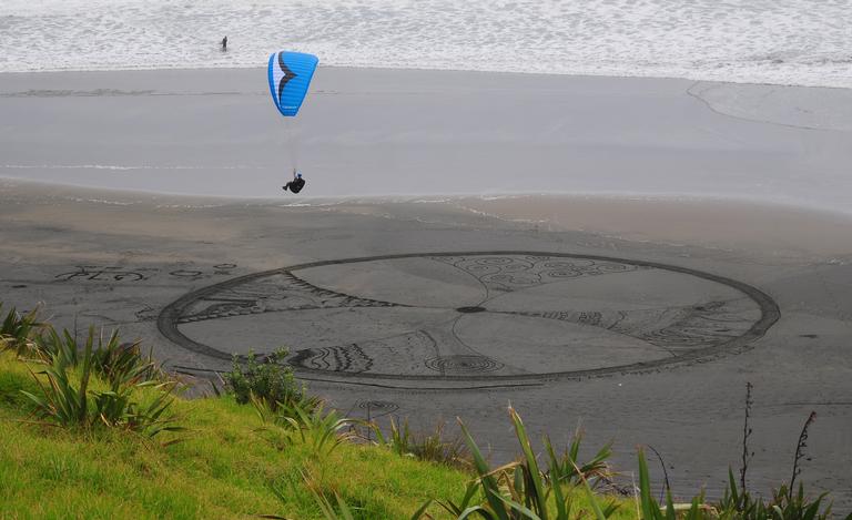 Ed Adam; Landing pattern; Maori Bay Paraglider meets beach art