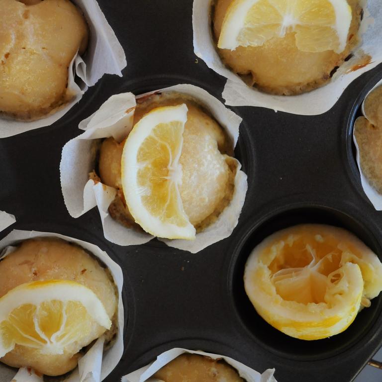 Sandra Chan; WE'RE SOURIN', FLYIN'; DIY lemon cupcakes