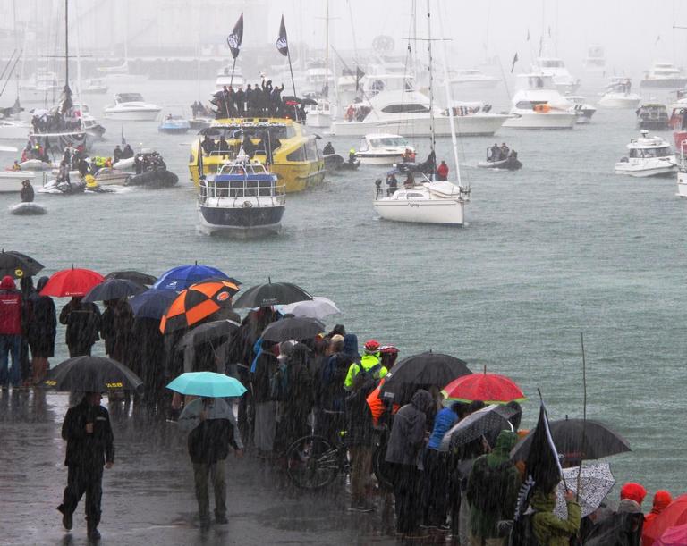 Stuart Weekes;Here they come, rain or shine !;Team NZ victory parade in Auckland, on the water