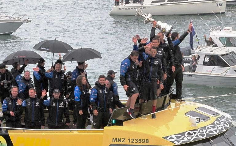 Stuart Weekes;Triumphant display of the America's Cup;Team NZ victory parade in Auckland