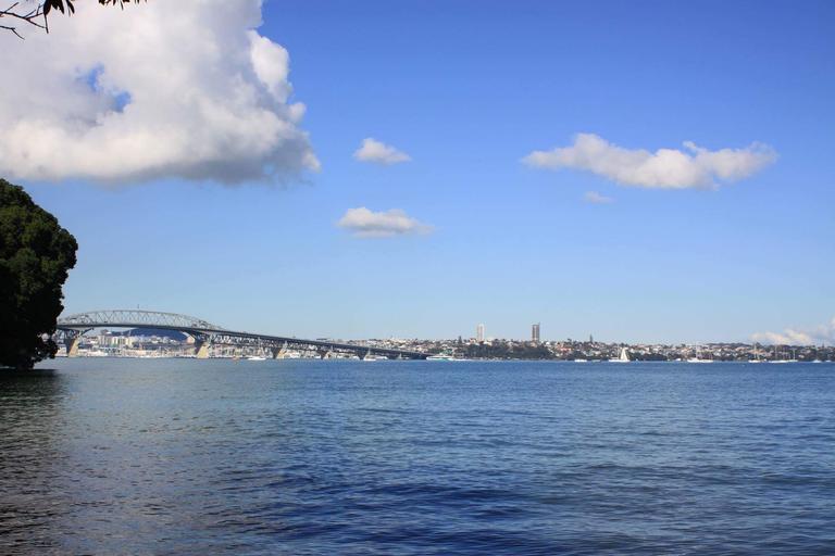 Isabella Young;Between Sky and Sea;Auckland City and Harbour Bridge become a line, separating the Sky and the Sea.