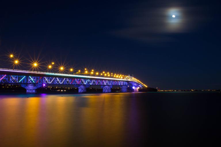  Auckland Harbour Bridge Moon Light Show