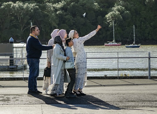 Jiongxin Peng: Take a Group Photo