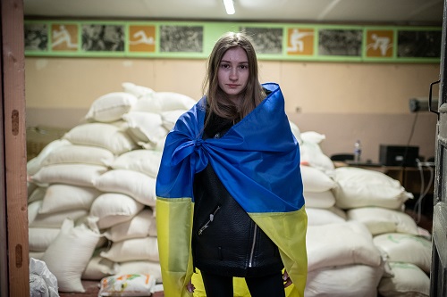 Dmytro Kornilov: Ukraine Flag wrapped Lady