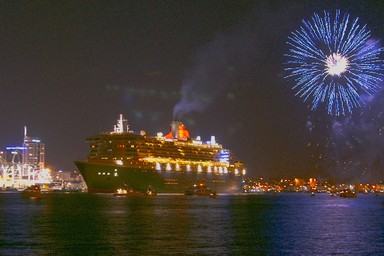 Angela Luo; No 2 Beautiful firework farewell Queen Mary II in Auckland waterfront Thousands Aucklander farewell Queen Mary II on her first visit NZ;