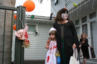 Donna Sarten; Scary Dolly; Trick or Treating Herald Island Halloween 2006