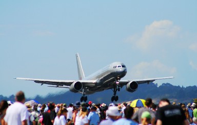  Taken at Royal NZ Air Force Open Day, Boeing-757 reaching the crowd at Whenuapai airforce base, 3 Mar 2007