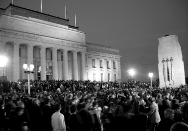 Aaron Heasman; 002; The crowd slowly progress forward to pay their own respects. Anzac dawn at the Auckland Museum 2007