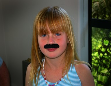 Tineke van der Walle; Charlottes Mustache