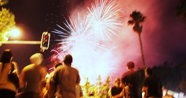 The crowds gathered to watch the magnificant Chinese Lantern Festival fireworks (shot 60 pics)