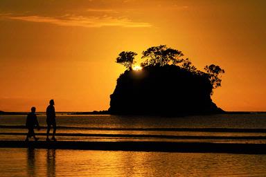 Young Jin Kim;A walk at the sunrise;taken at Waiake beach