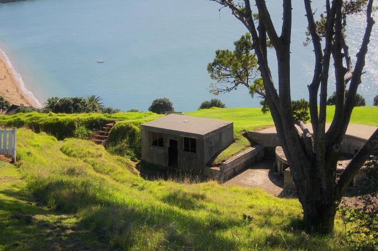 stuart weekes; never used; the WW 2 gun emplacements at North Head