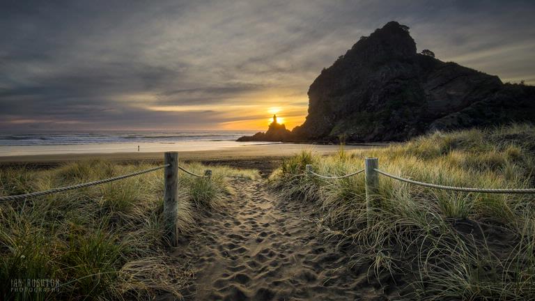 Ian Rushton;Piha Sunset