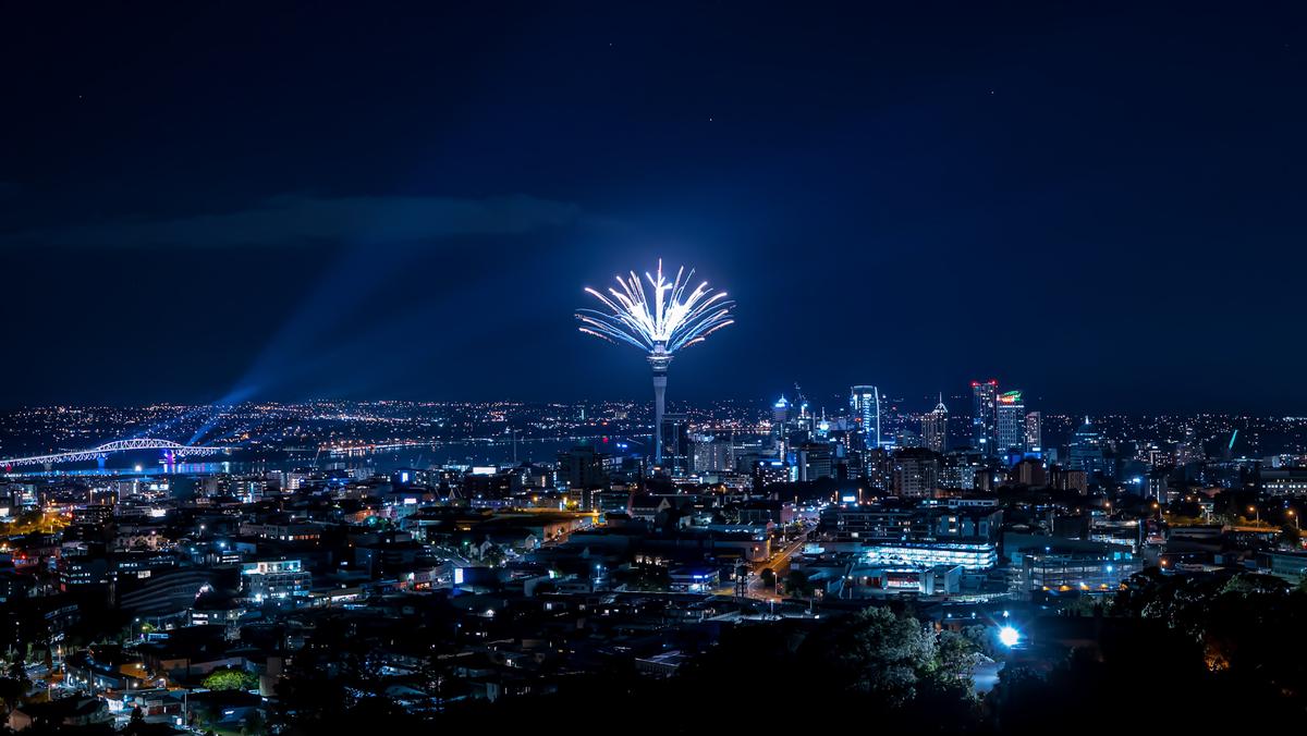 Andrei An; Auckland 2020   2021 Fire Works; 31/12/2020 Mount Eden