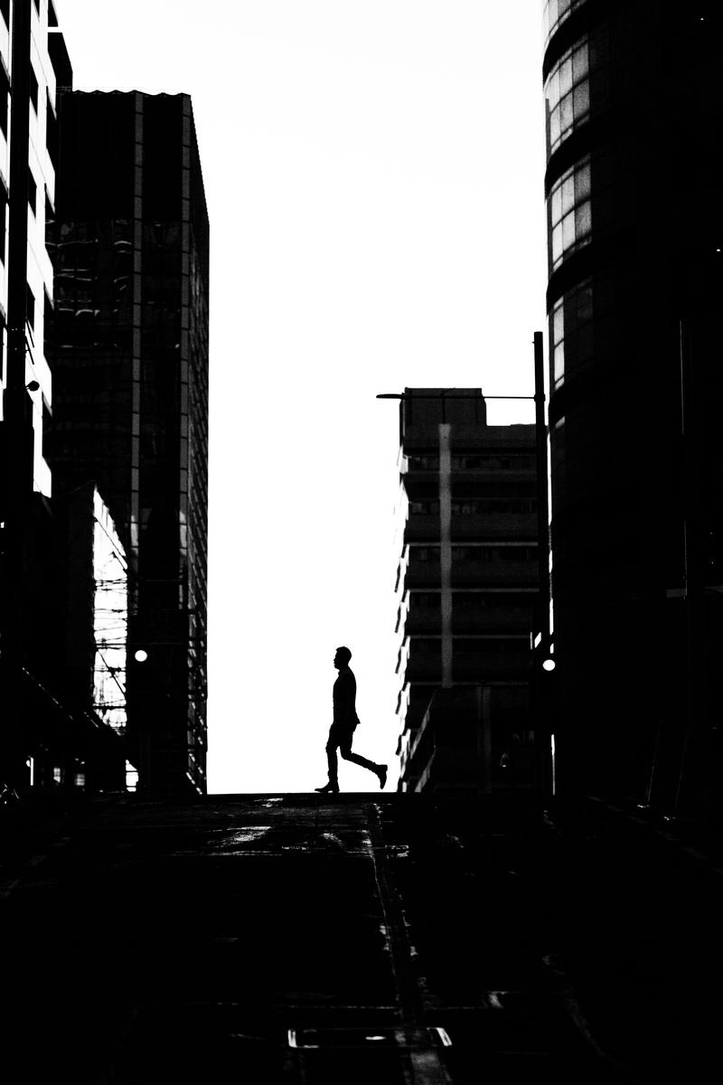 Daniel Yu; Lost in the city; Street photogrpahy at sunset