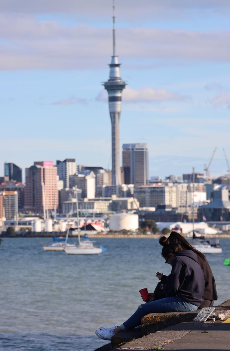 Henry; Sky tower