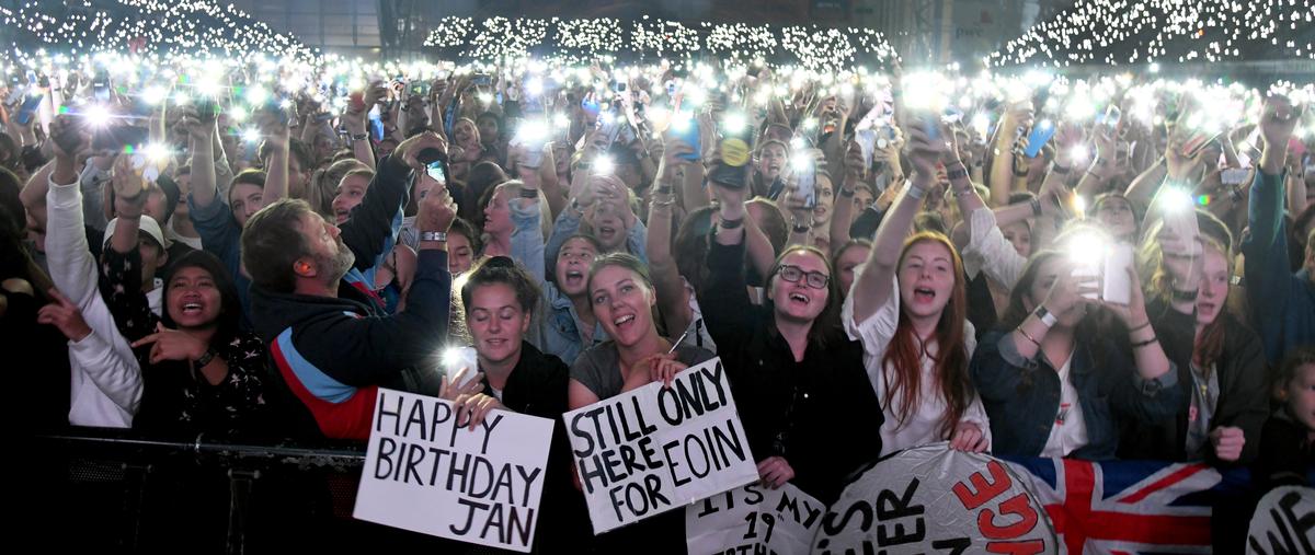 Craig Baxter; Ed Sheeran fans light up Dunedin Stadium;Ed Sheeran fans light up Dunedin's indoor stadium in March 2018.