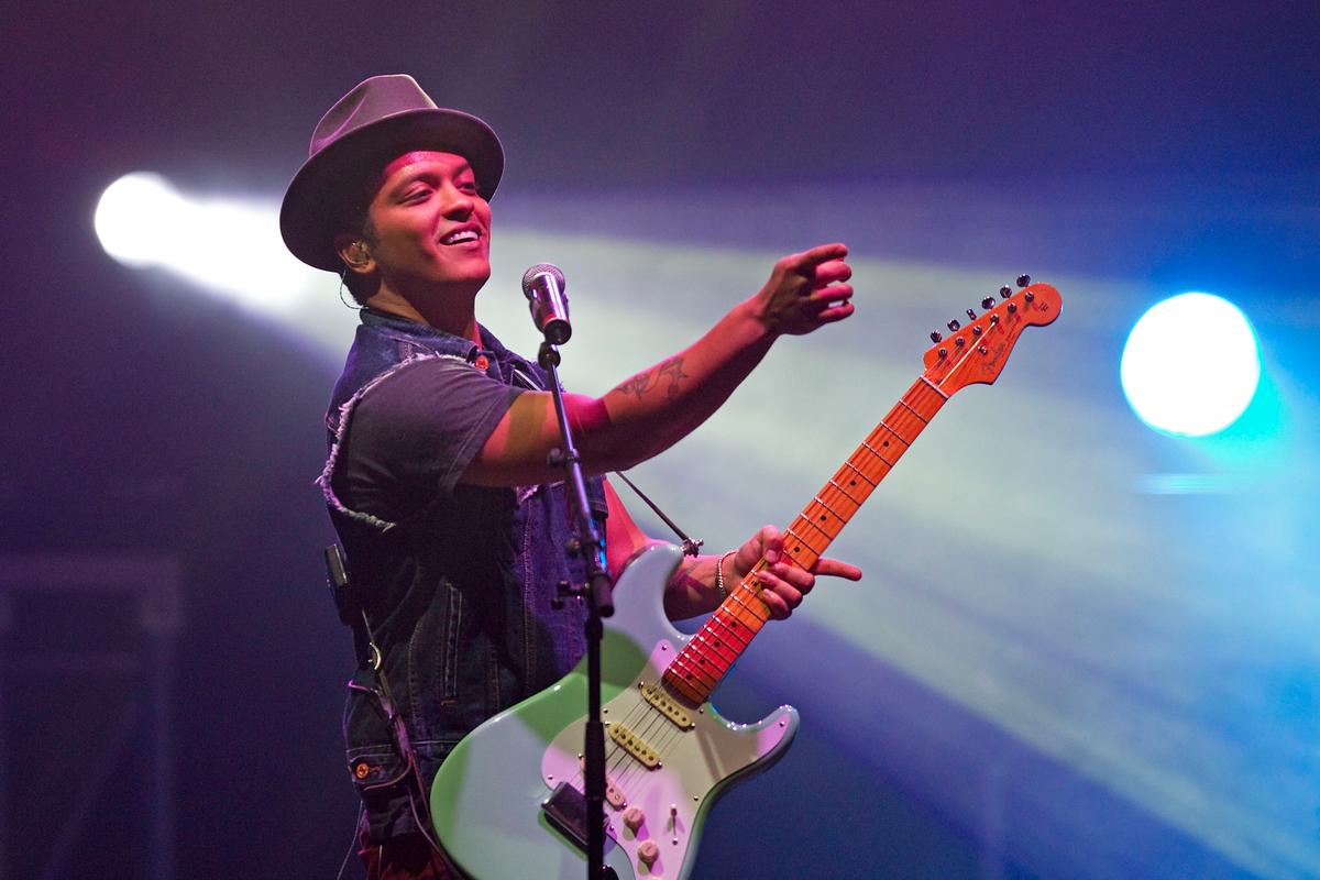 David Rowland; Bruno Mars;Singer and songwriter Bruno Mars performs live on stage in his Doo Wops & Hooligans Tour
