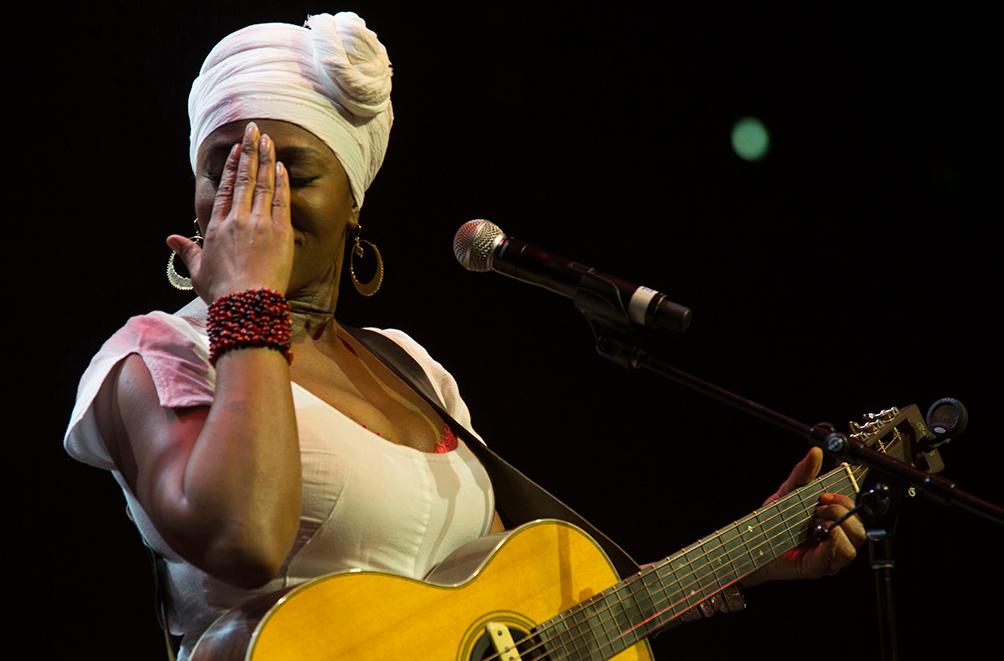 Garry Brandon; India Arie;Just give me a minute ...  India Arie, Spark Arena