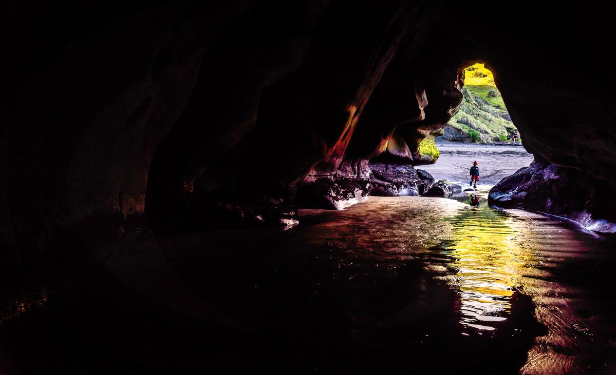 Scott Cushman;Cave playing