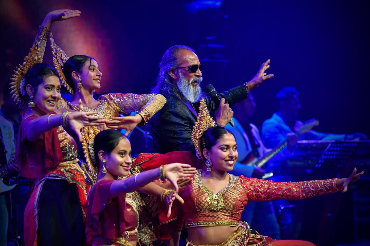 Sanka Vidanagama;Sing with traditional dancers;Senanayaka Weraliyadda preforms at Roo Thala concert in Christchurch on March 31, 2023.