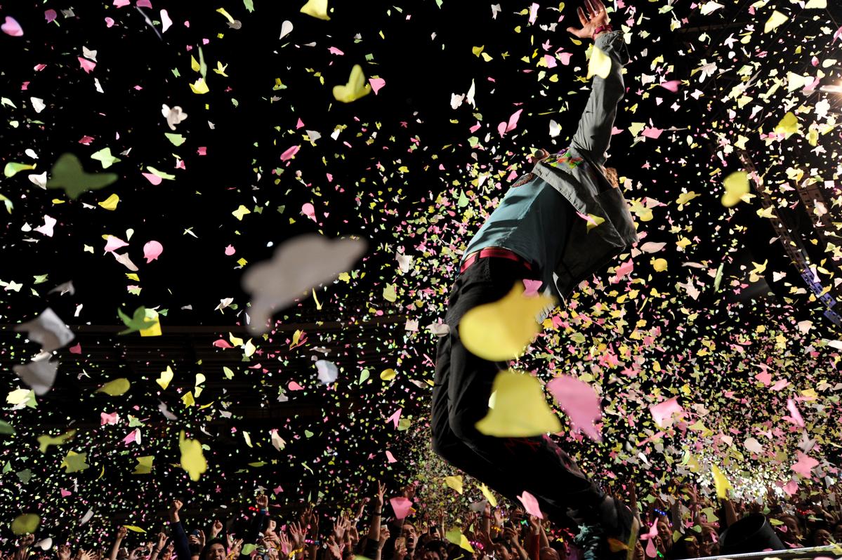 Craig Baxter;Sky Full of Stars;Coldplay lead singer Chris Martin surrounded by confetti  at Mt Smart Stadium