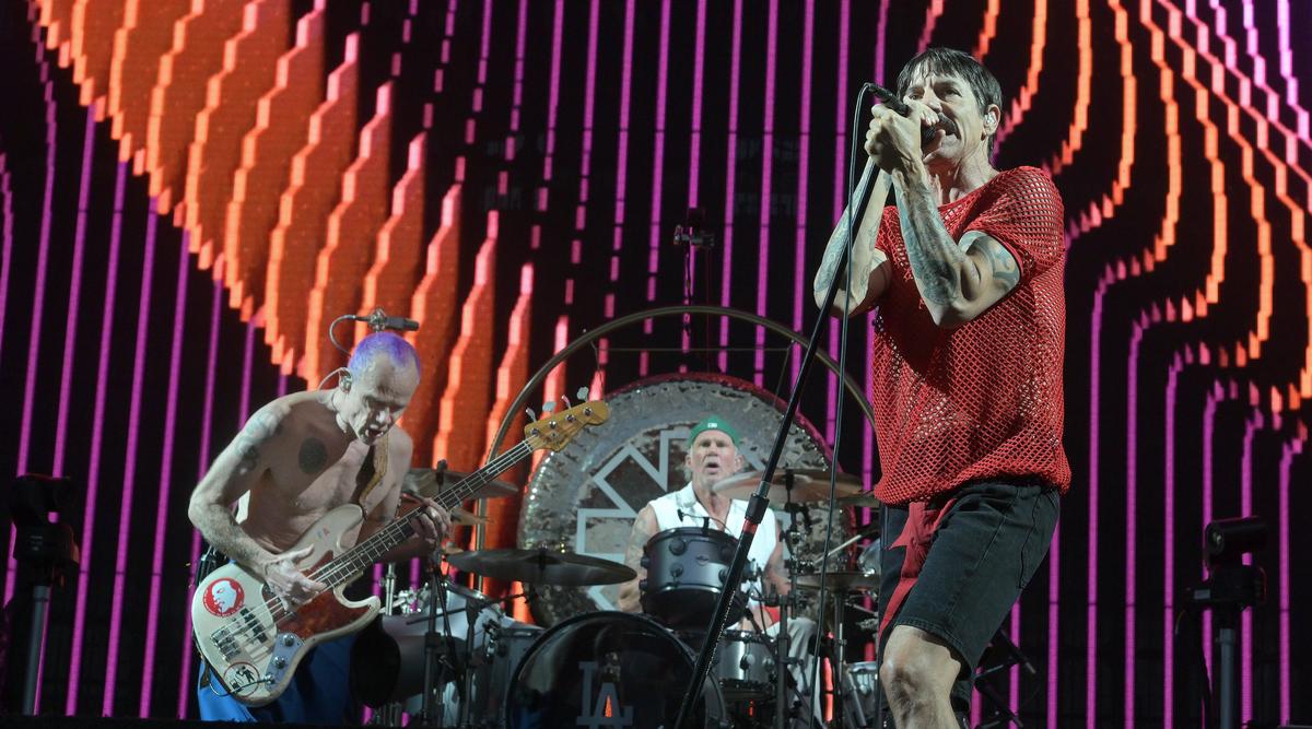 Craig Baxter;Chili Peppers greeted with red hot reception;The Red Hot Chili Peppers pushed Forsyth Barr Stadium, in Dunedin, to the very boundaries of its audio limits.