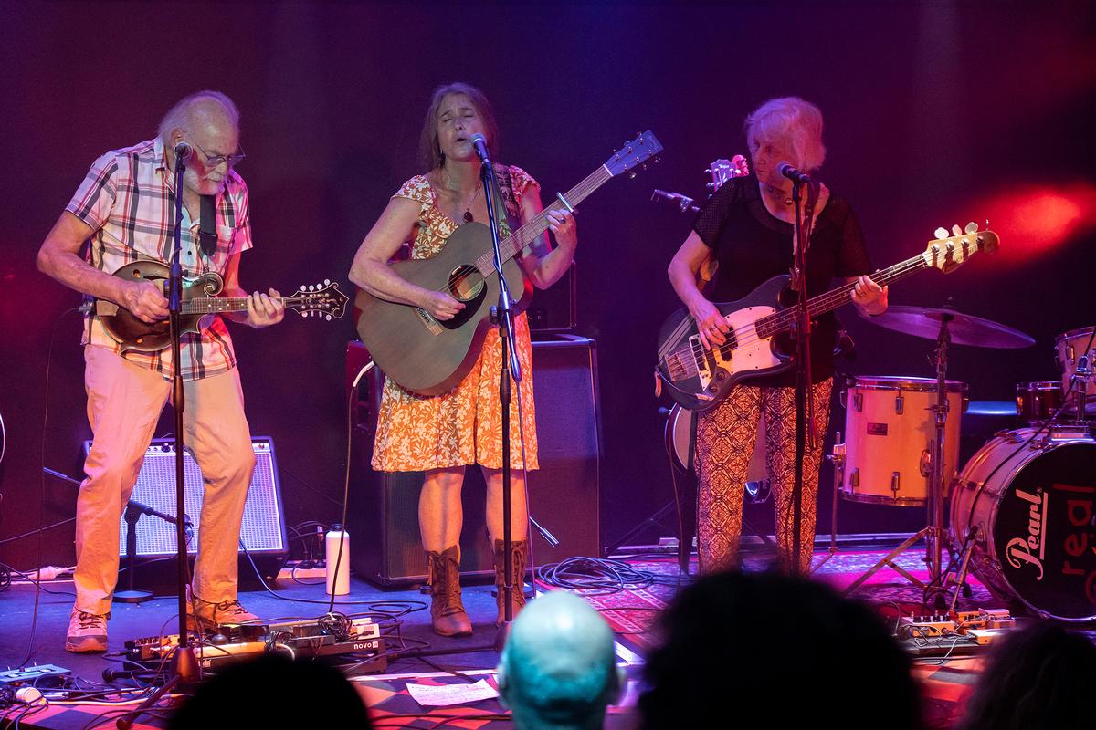 KAREN MOFFATT MCLEOD; Good Gracious Annie;Performing at the Monkey House Whitianga