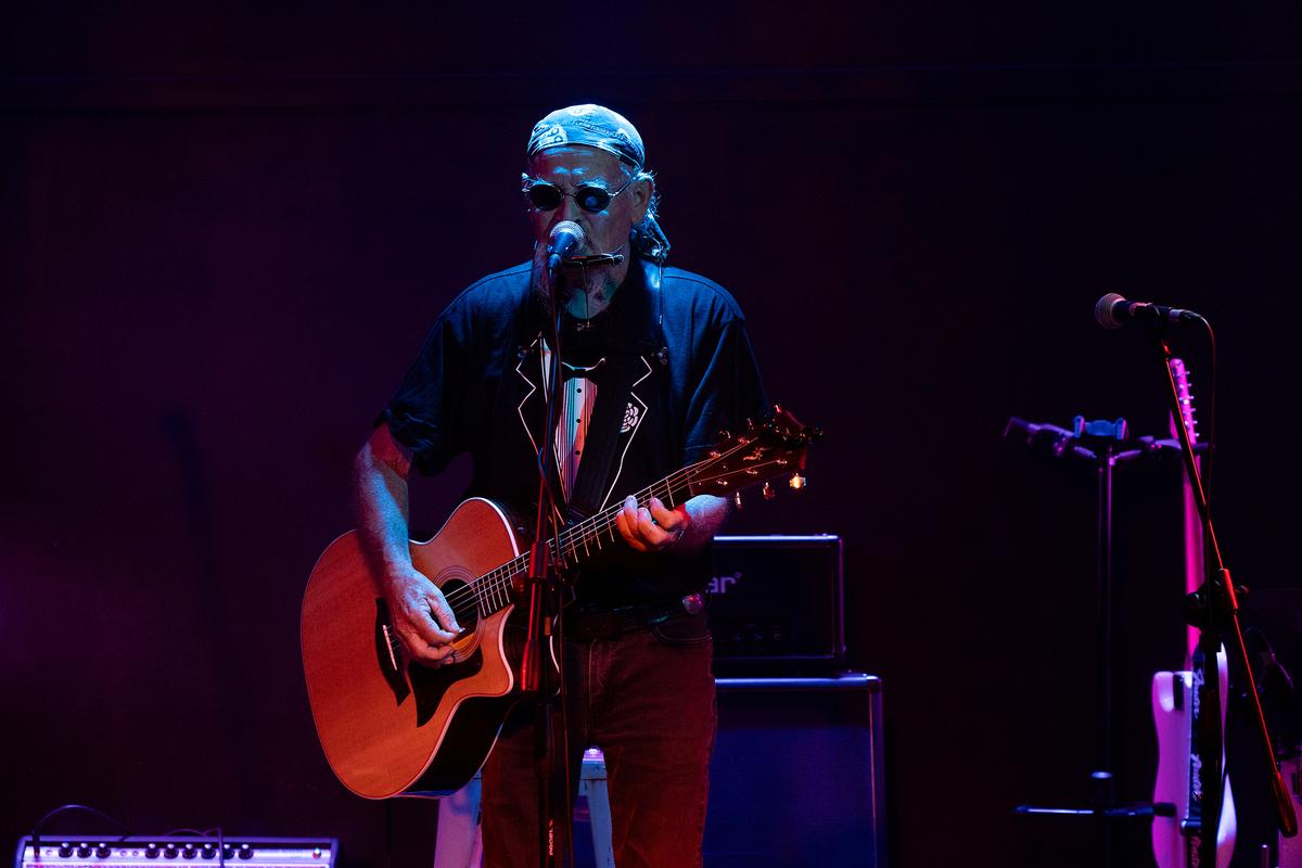 KAREN MOFFATT MCLEOD; Rick Steele 1;Performing at the Monkey House Whitianga