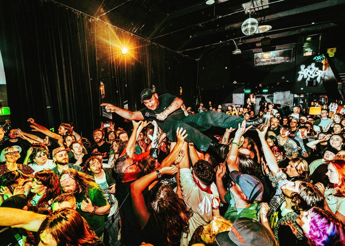 Tom Grut;Dartz ;Dartz raging with the crowd at Galatos