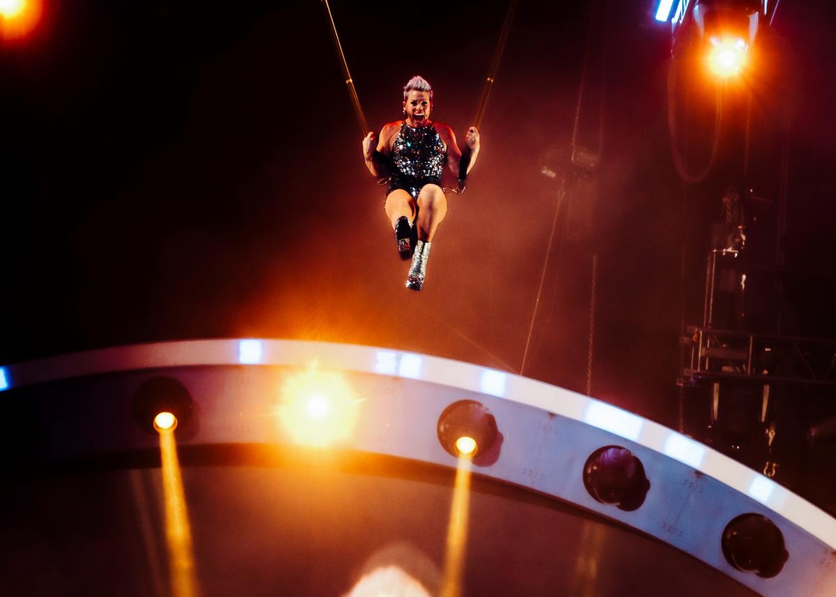 Tom Grut;Pink;Flying at Eden Park