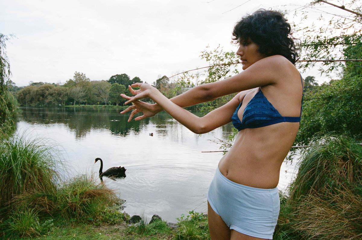 Aileen Chen;Shanaya with swan in Western Springs Park, 2023.