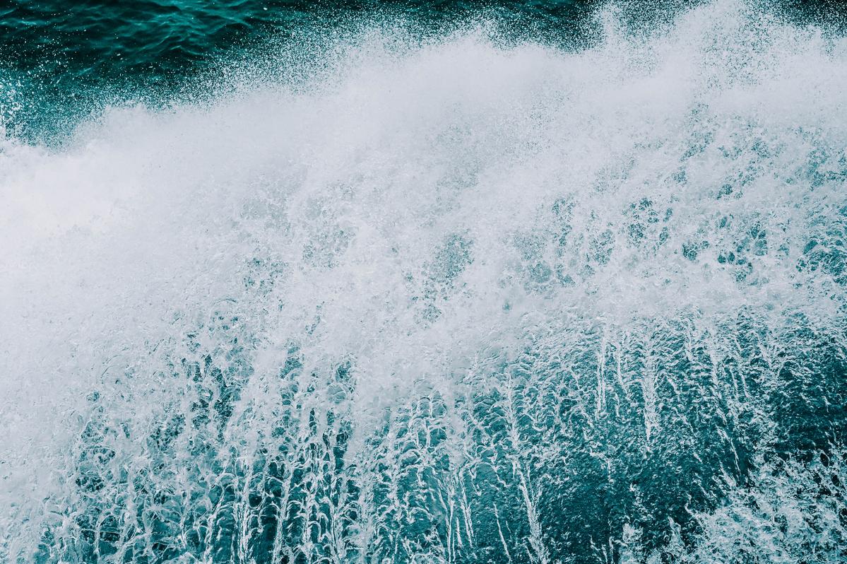 Ayano Masuda;Sea water hitting the ferry