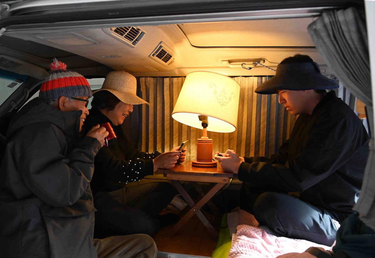 Hender H Park;Experiencing campervan