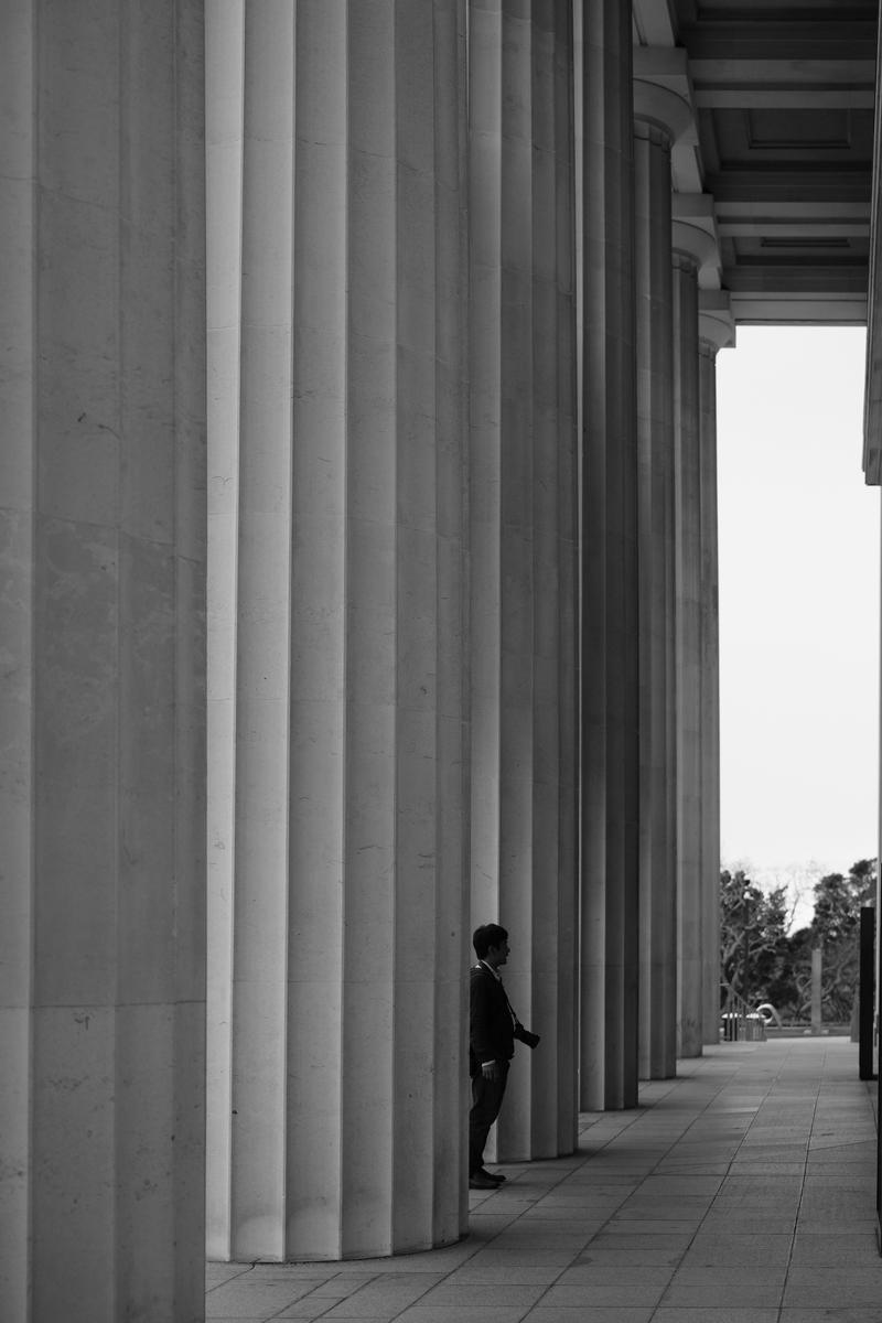 Ziyang (Dominic) WANG;Stature and Stone: A Man Between the Pillars of Auckland Museum