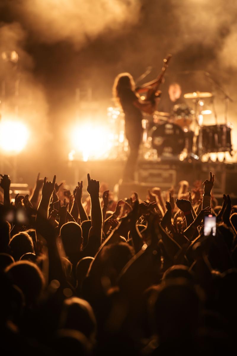 Alec Huisman;Frantic Crowd at Shihad's final show, QEII Park, Christchurch;John Toogood raises his guitar before a frantic crowd, towards the end of Shihad's final show in Ōtautahi, 2025