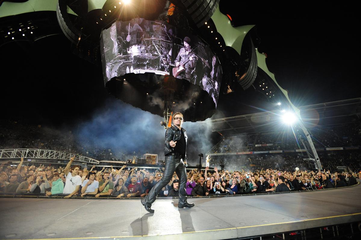 Craig Baxter;Bono of U2 at Mt Smart Stadium