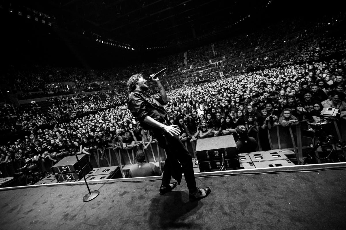 Samantha Davies;Northlane;A group photo of over 13,000 people