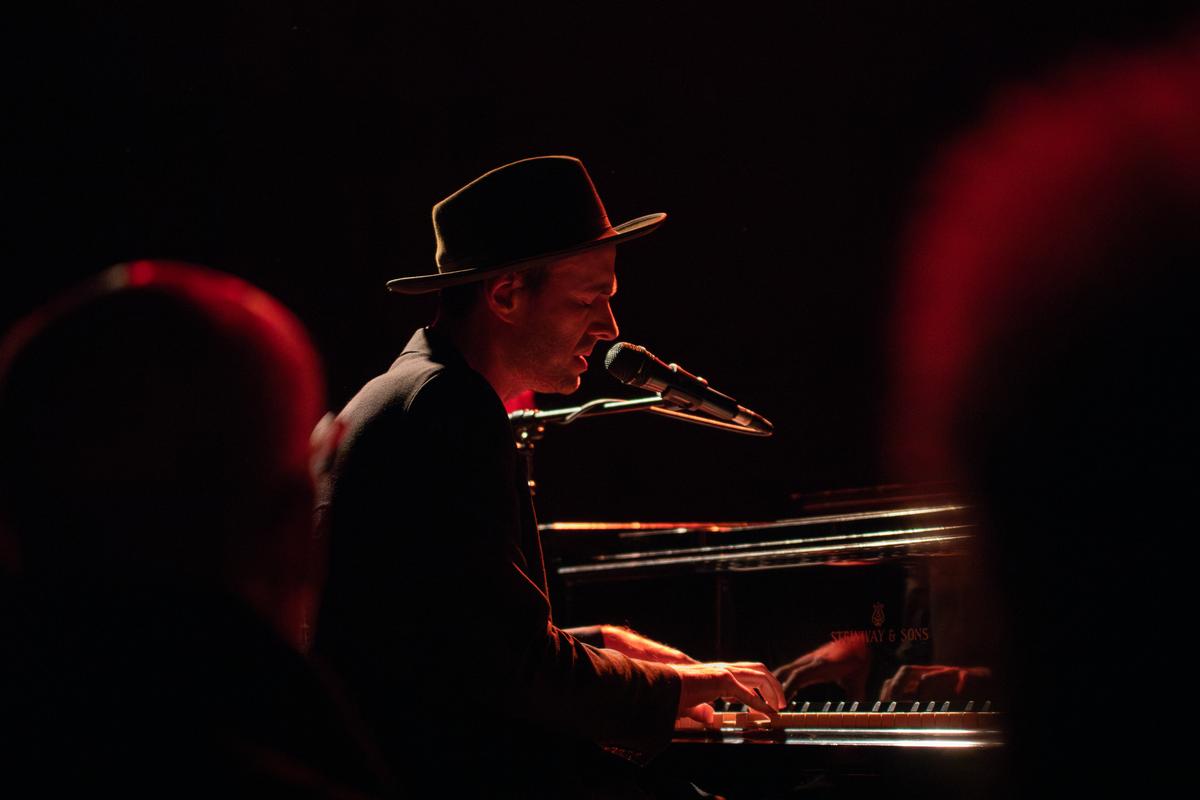 Stella Gardiner;Asphodels ;The Veils played an intimate gig at Meow Nui in Wellington. The grand piano Finn Andrews is playing belongs to the Crayford family and was there quite by chance. It really did add to the ambiance.