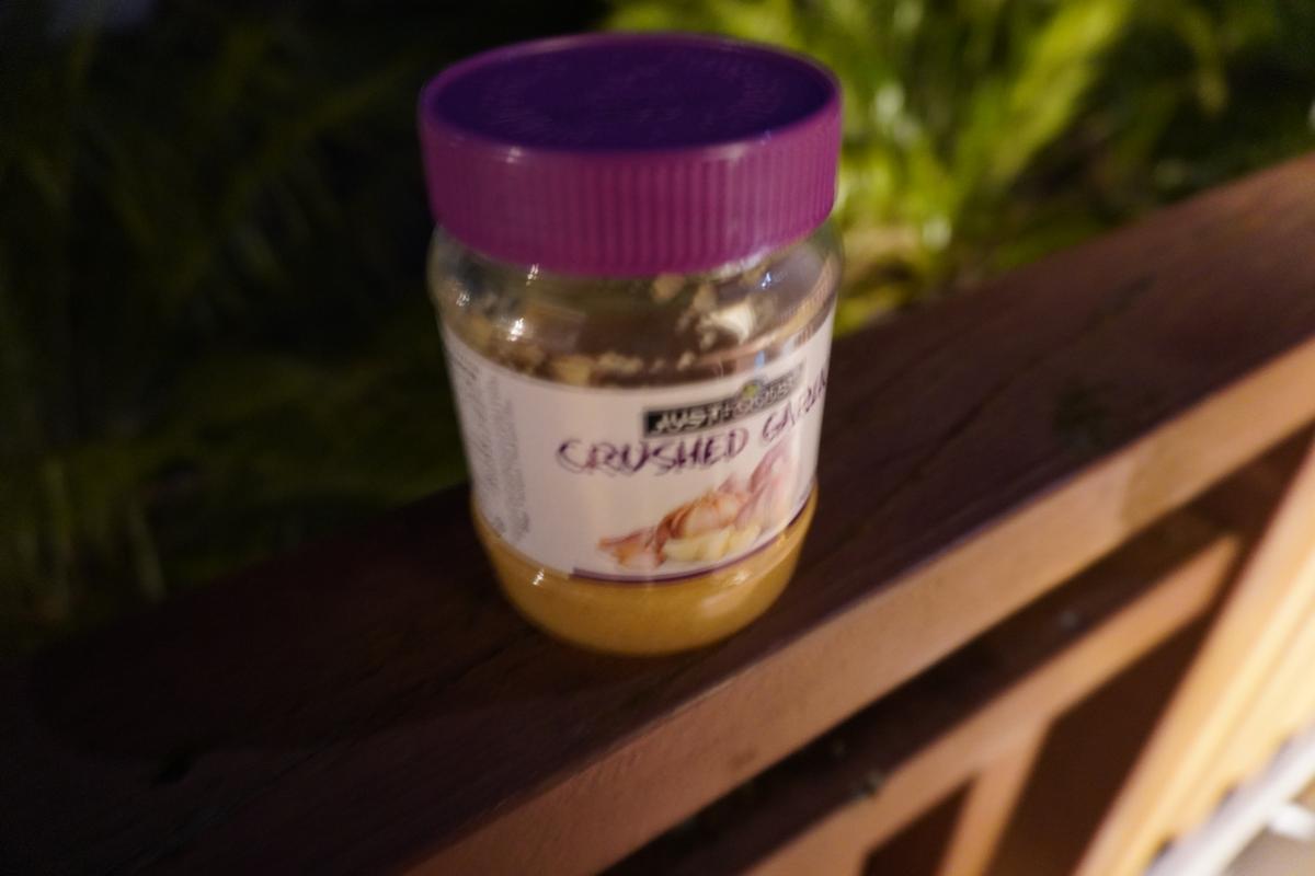 Jason Peng;Garlic sauce at night