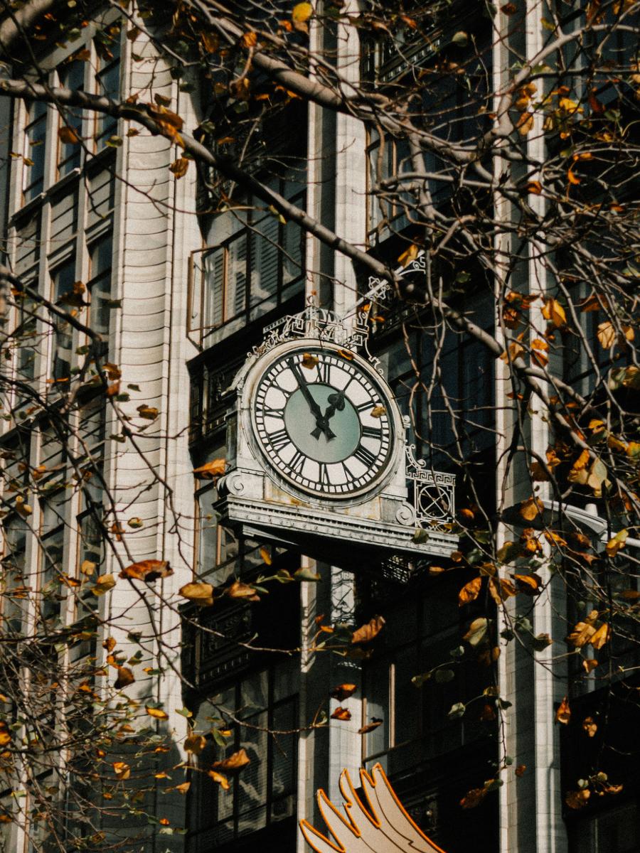 Khyhong Sov;Guardian Clock