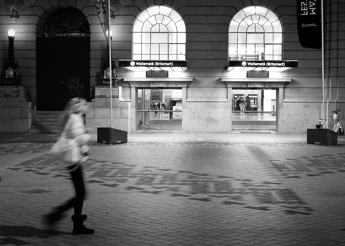 Leo Kwon;Don`t miss the train