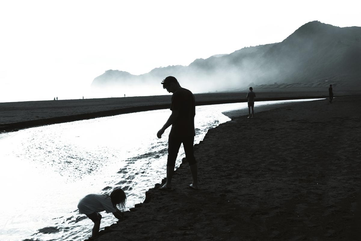 Liaoyu Song;Shadows of us