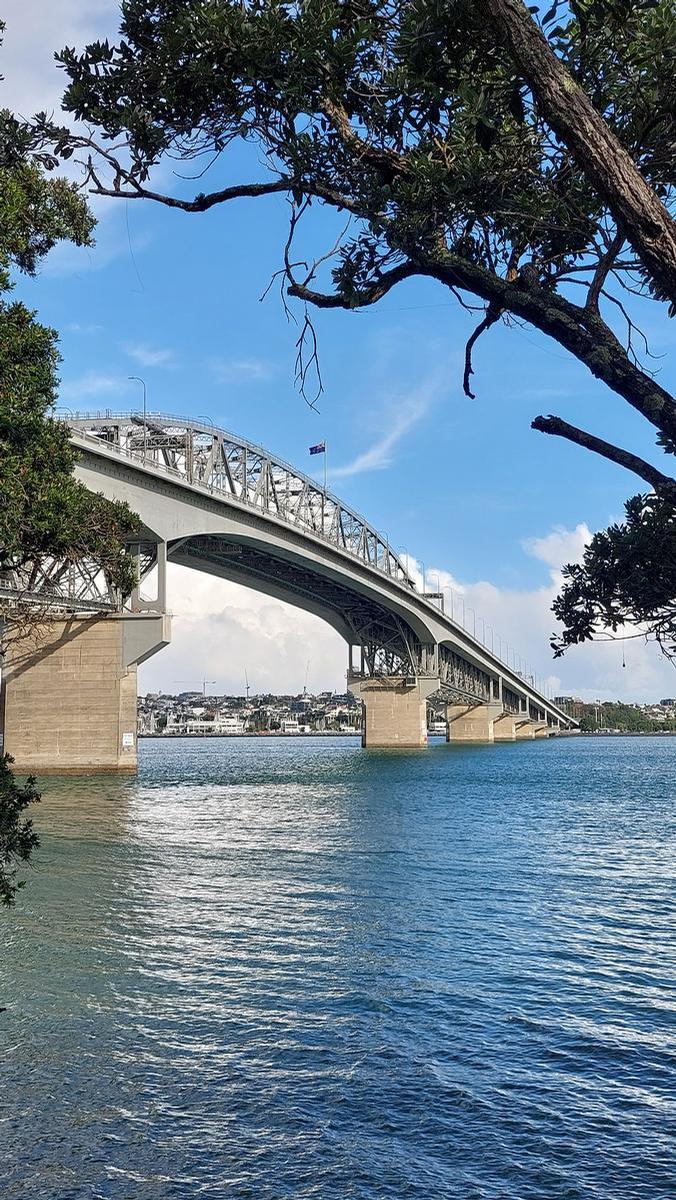 Hayley Smith;Blue sky bridge