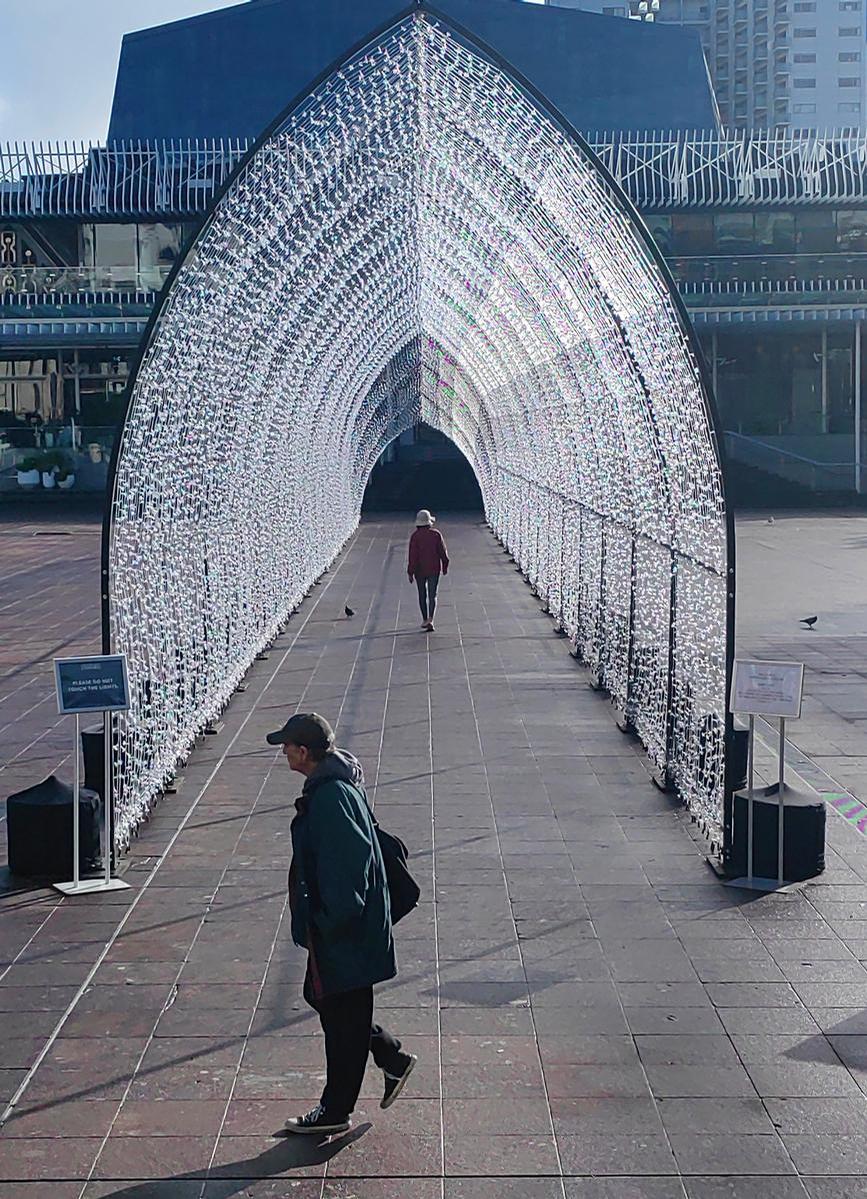 Jiongxin Peng;Light Tunnel